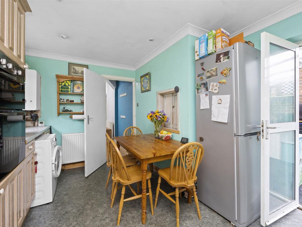 3 bed property for sale in Overhill Drive, Patcham Village, Brighton BN1, £550,000