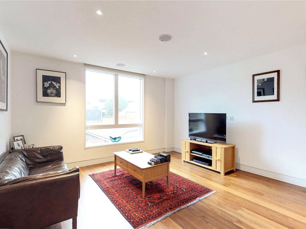 2 bed flat for sale in Leonard Street, Shoreditch, London EC2A, £750,000