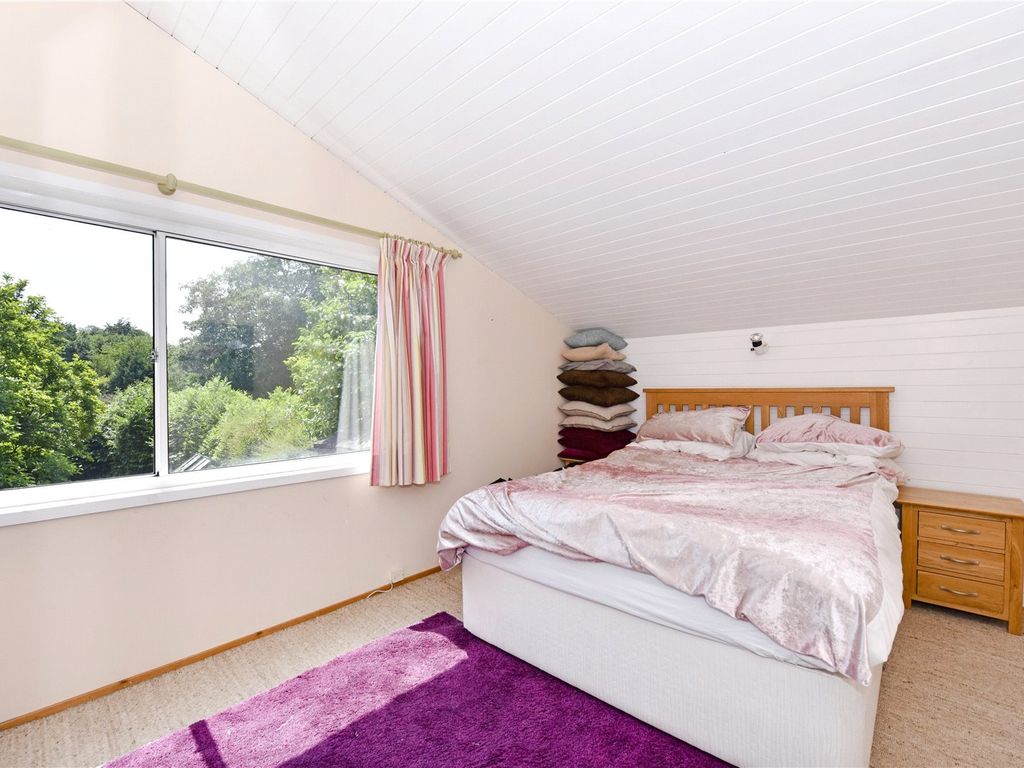 4 bed detached house to rent in Dean Lane, Cookham Dean, Maidenhead, Berkshire SL6, £2,950 pcm