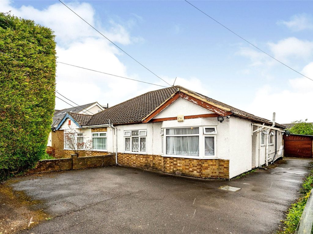 2 bed bungalow for sale in Lodge Lane, Collier Row, Romford, Havering RM5, £425,000