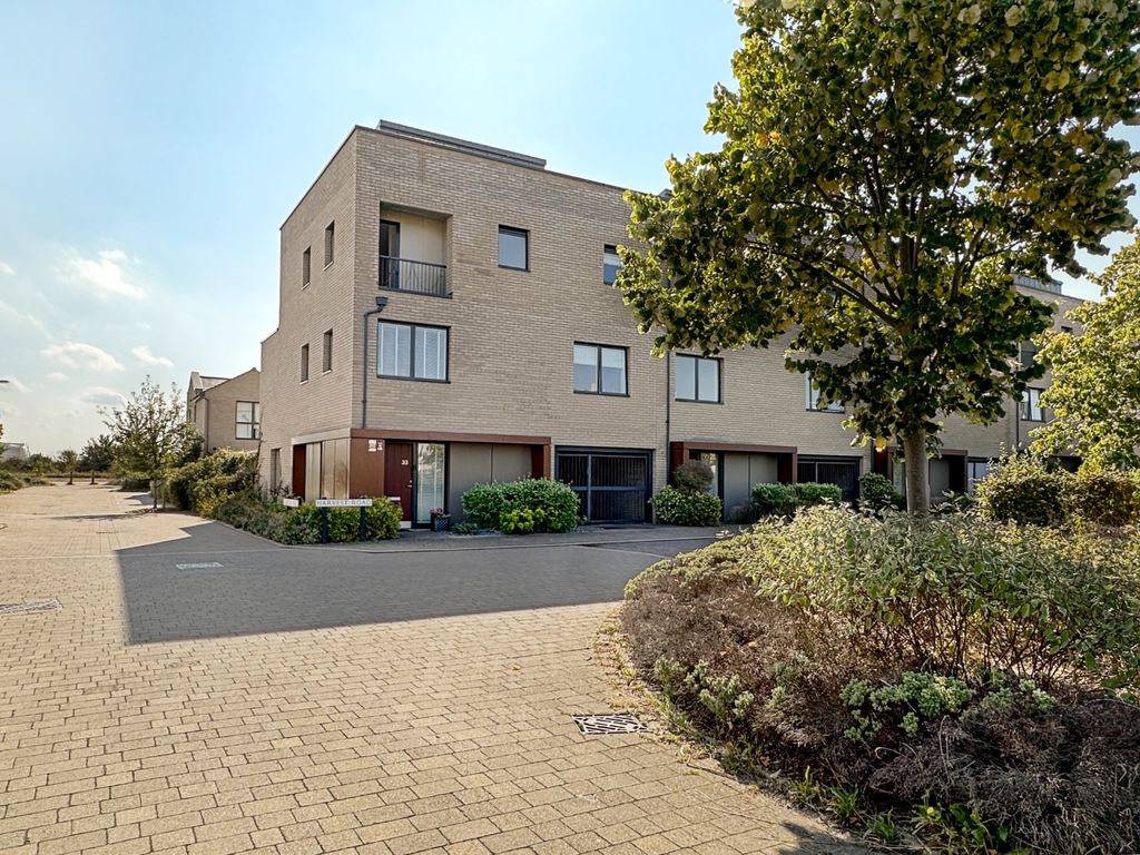 4 bed town house for sale in Harvest Road, Trumpington, Cambridge CB2, £775,000