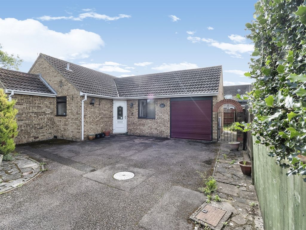3 bed detached bungalow for sale in Cambridge Road, Melbourn, Royston SG8, £450,000