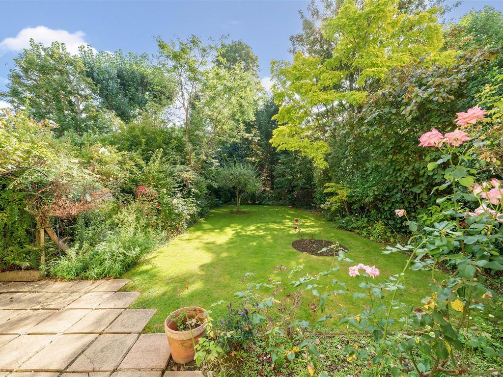 2 bed flat for sale in Buckland Crescent, Belsize Park NW3, £1,050,000
