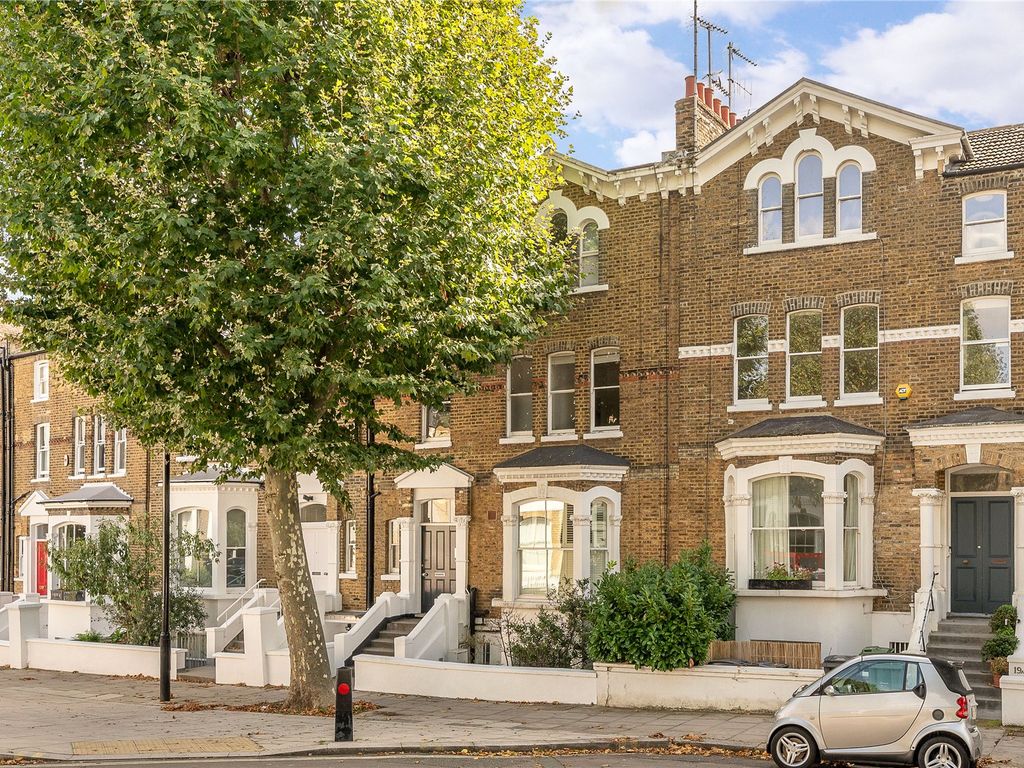 2 bed flat for sale in King Henrys Road, Primrose Hill, London NW3, £700,000
