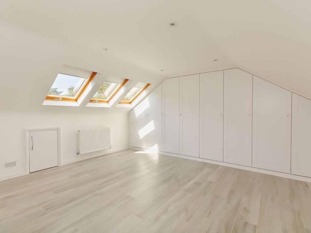 5 bed detached house for sale in Haddon Road, Chorleywood WD3, £1,495,000