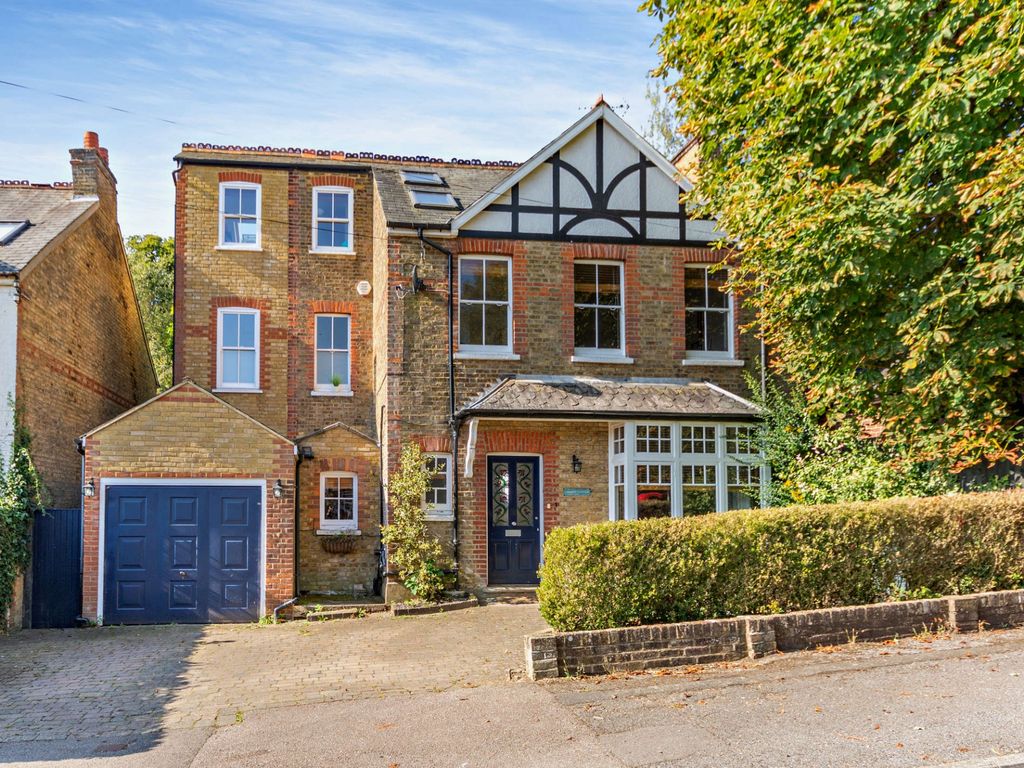 5 bed detached house for sale in Haddon Road, Chorleywood WD3, £1,495,000
