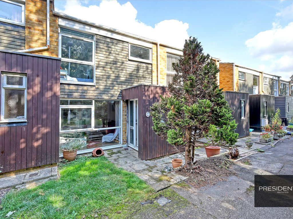 3 bed terraced house for sale in The Pines, Woodford Green IG8, £450,000