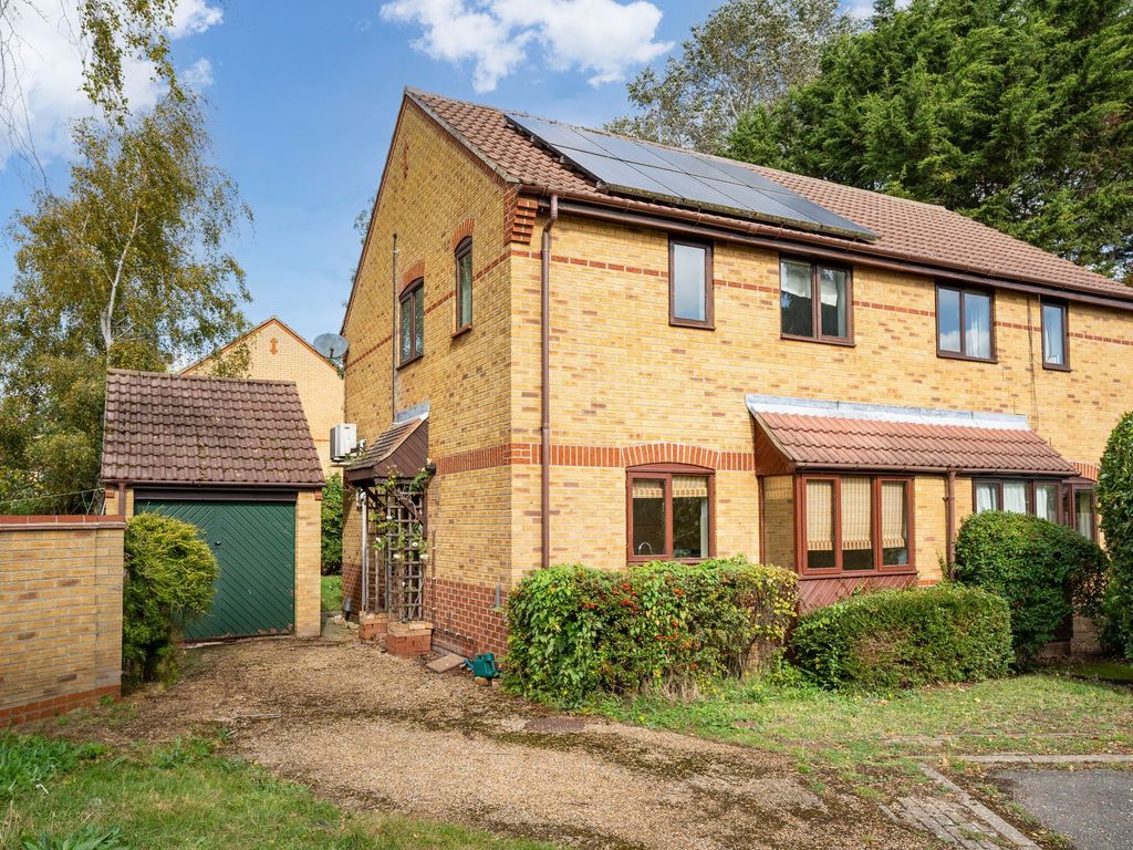 3 bed semi-detached house for sale in Hopkins Close, Cambridge CB4, £400,000