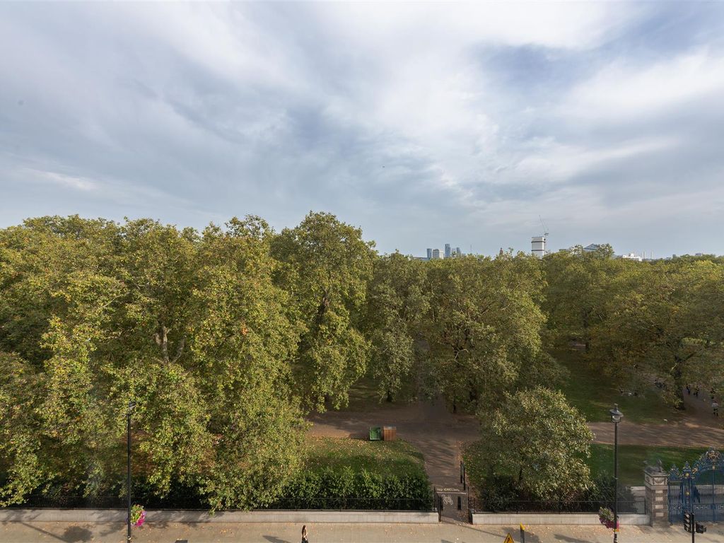 2 bed flat for sale in Piccadilly, London W1J, £800,000