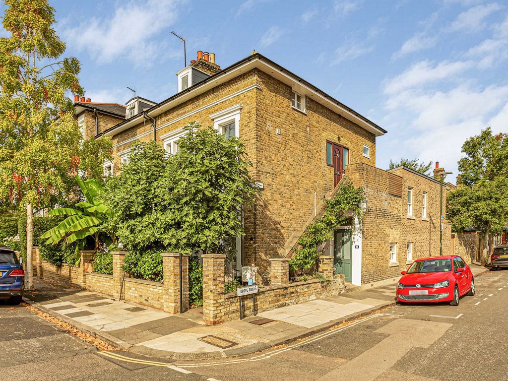 2 bed maisonette for sale in Cleveland Road, Barnes SW13, £750,000