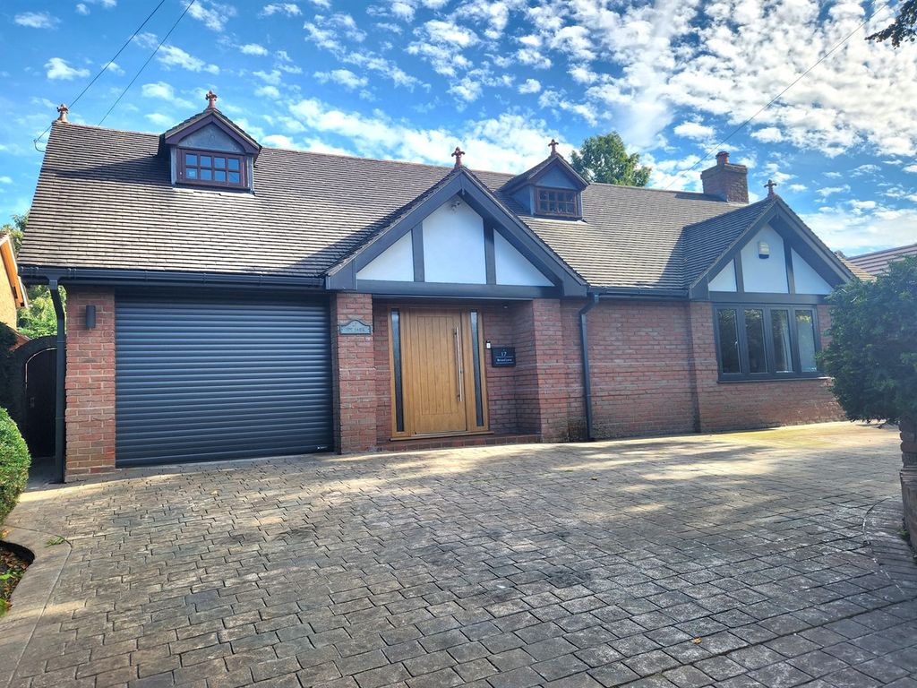 5 bed detached house for sale in Broad Lane, Grappenhall, Warrington WA4, £950,000