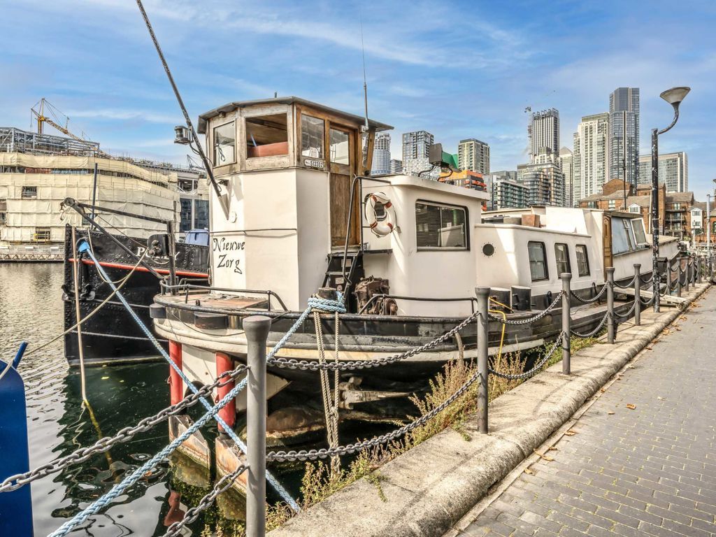 Houseboat for sale in Turnberry Quay, London E14, £475,000