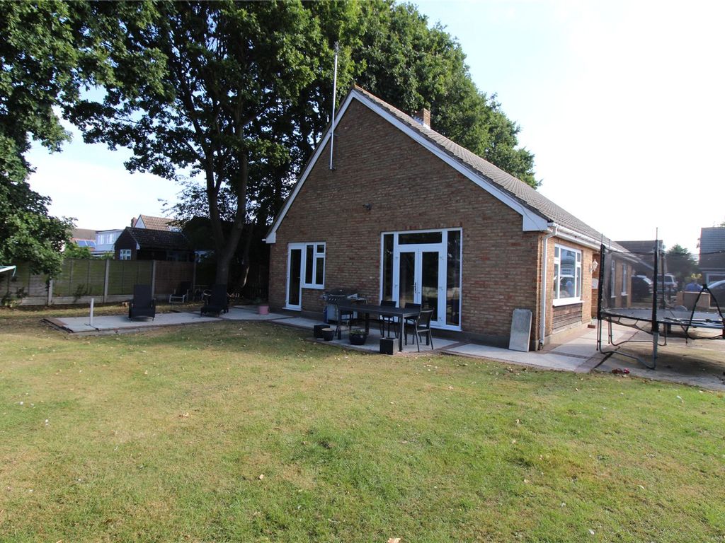 3 bed bungalow for sale in Crouch Avenue, Hullbridge, Essex SS5, £525,000