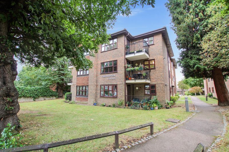 2 bed flat for sale in Parkhill Road, Bexley DA5, £375,000