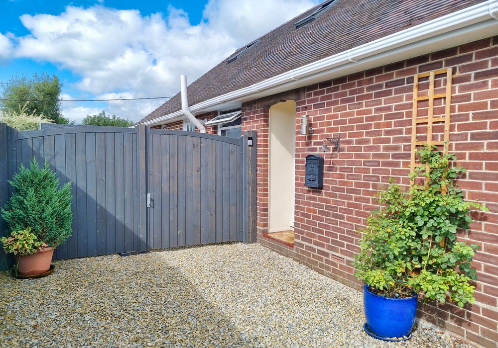 3 bed detached bungalow for sale in Cooper Road, Southampton SO40, £600,000