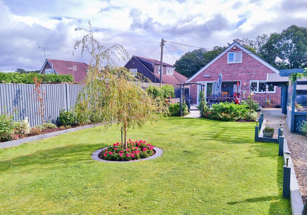 3 bed detached bungalow for sale in Cooper Road, Southampton SO40, £600,000