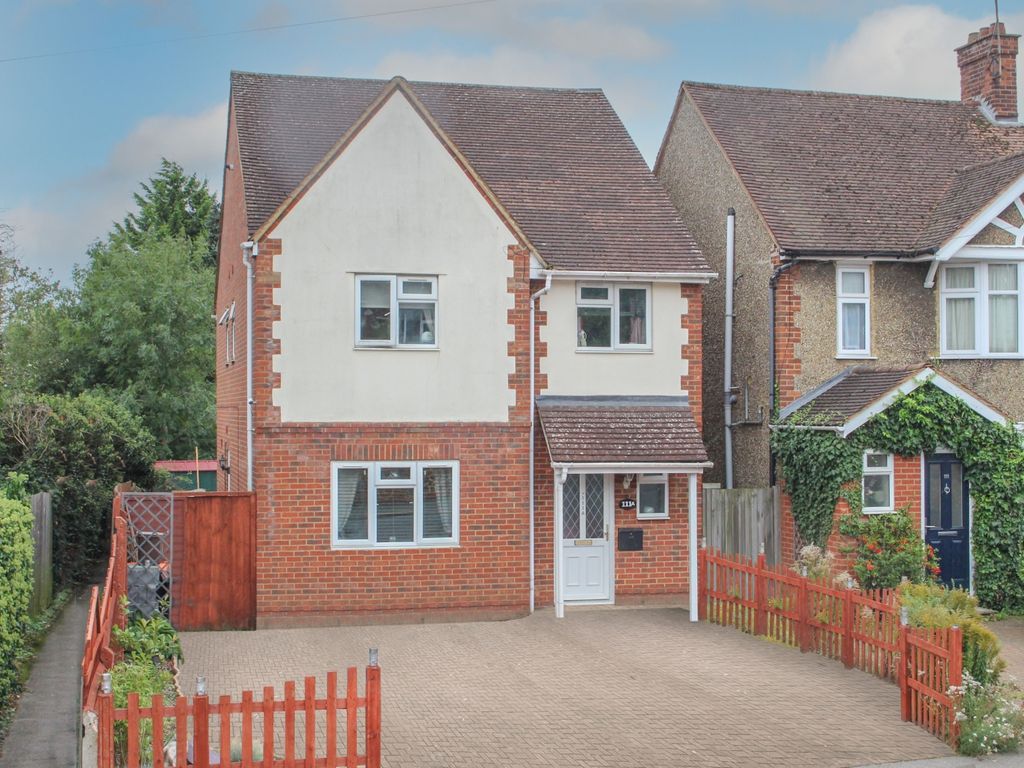 4 bed detached house for sale in Wing Road, Linslade LU7, £525,000