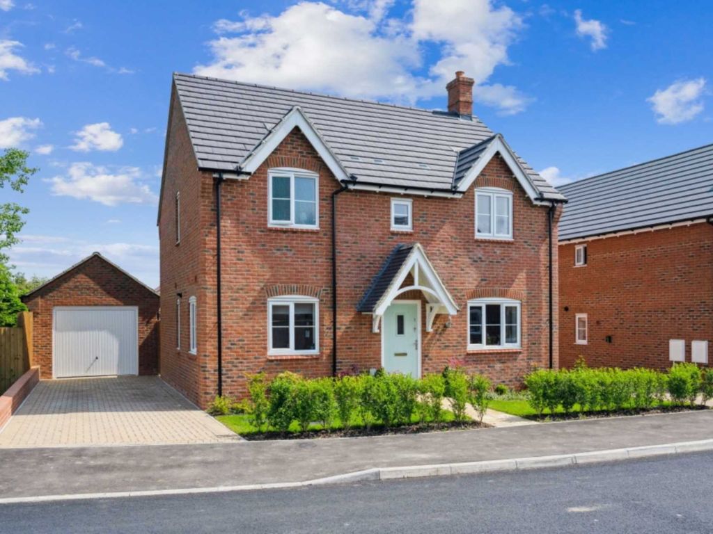 3 bed detached house for sale in Clifford Road, Quainton HP22, £550,000