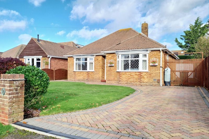 2 bed detached bungalow for sale in Cottes Way East, Hill Head PO14, £545,000
