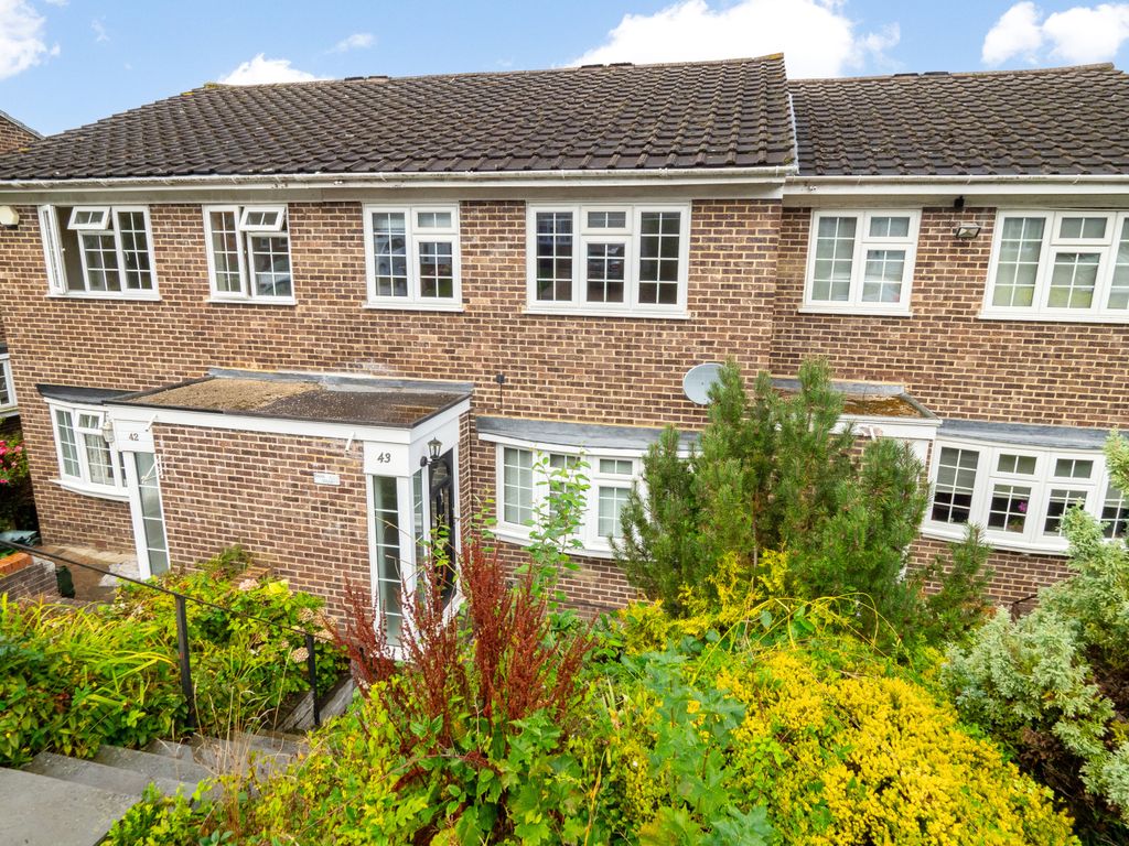3 bed terraced house for sale in Hillview Close, Purley CR8, £475,000