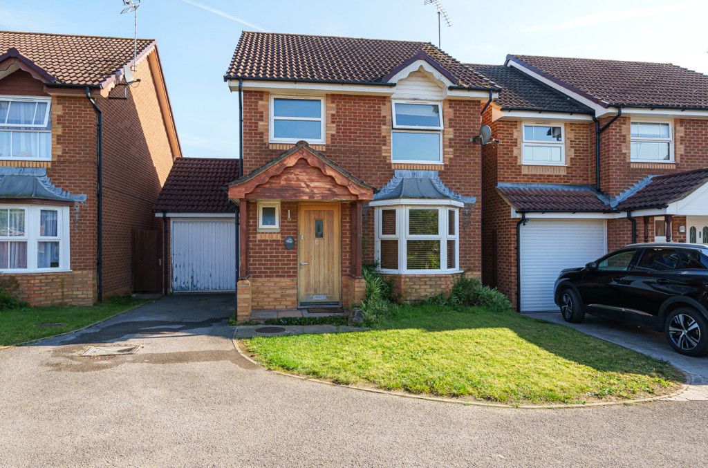 3 bed detached house for sale in Blanchard Close, Woodley, Reading RG5, £445,000