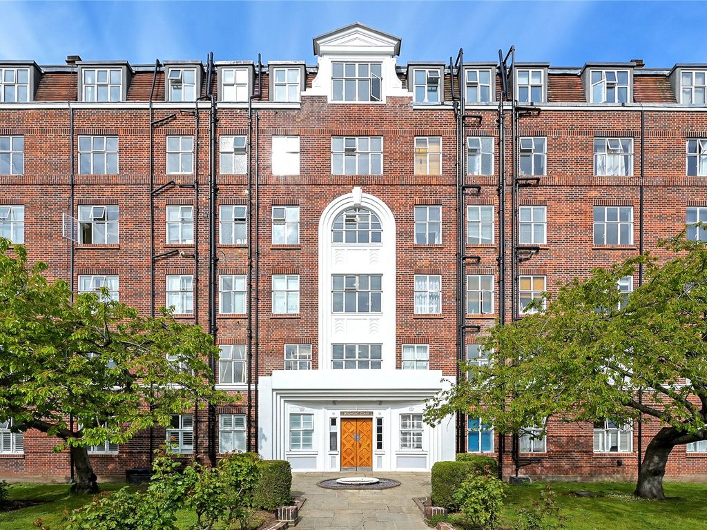 2 bed flat for sale in Beaumont Court, Sutton Lane North, London W4, £550,000
