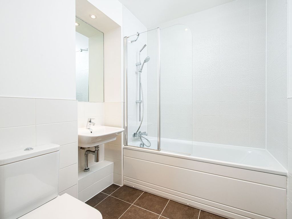 2 bed flat for sale in Victoria Bridge Road, Bath BA2, £395,000