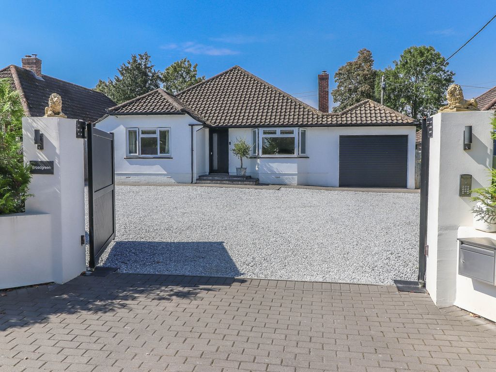 3 bed bungalow for sale in Abbotts Ann, Andover, Hampshire SP11, £695,000