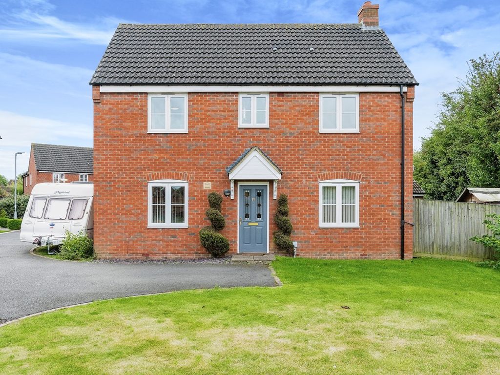 4 bed detached house for sale in Chedington Close, Barton Seagrave, Kettering NN15, £380,000