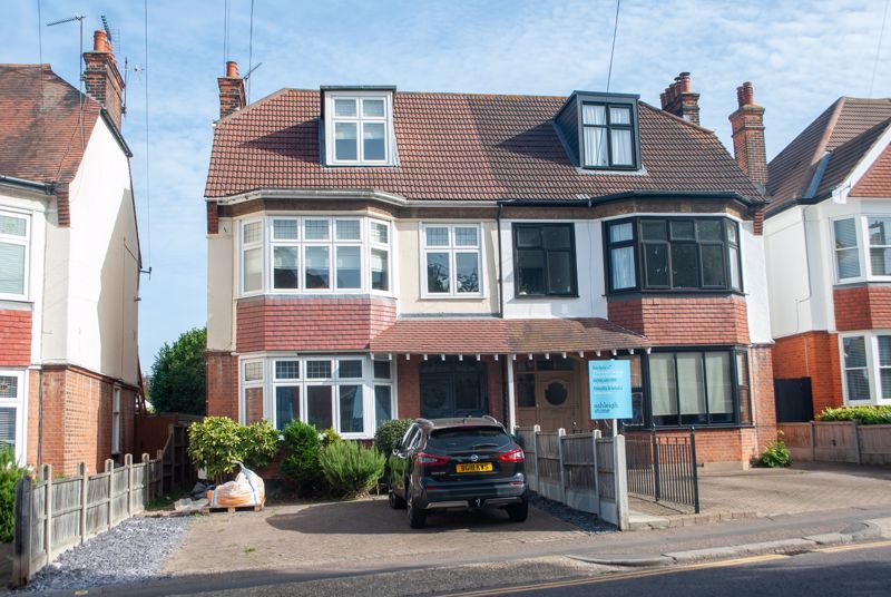 3 bed flat for sale in Elm Road, Leigh-On-Sea SS9, £360,000
