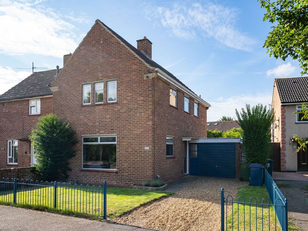 3 bed semi-detached house for sale in Howard Road, Cambridge CB5, £450,000
