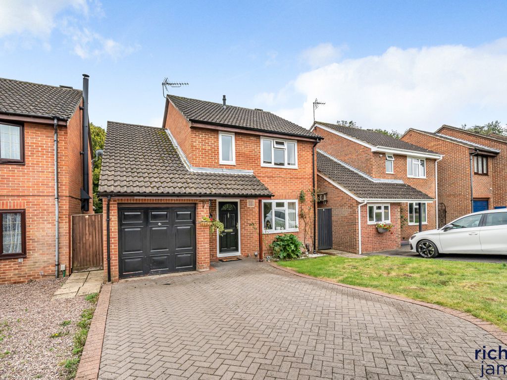 4 bed detached house for sale in Carey Close, Grange Park, Swindon SN5, £375,000