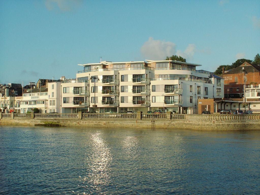 2 bed flat to rent in The Parade, Cowes, Isle Of Wight PO31, £1,295 pcm