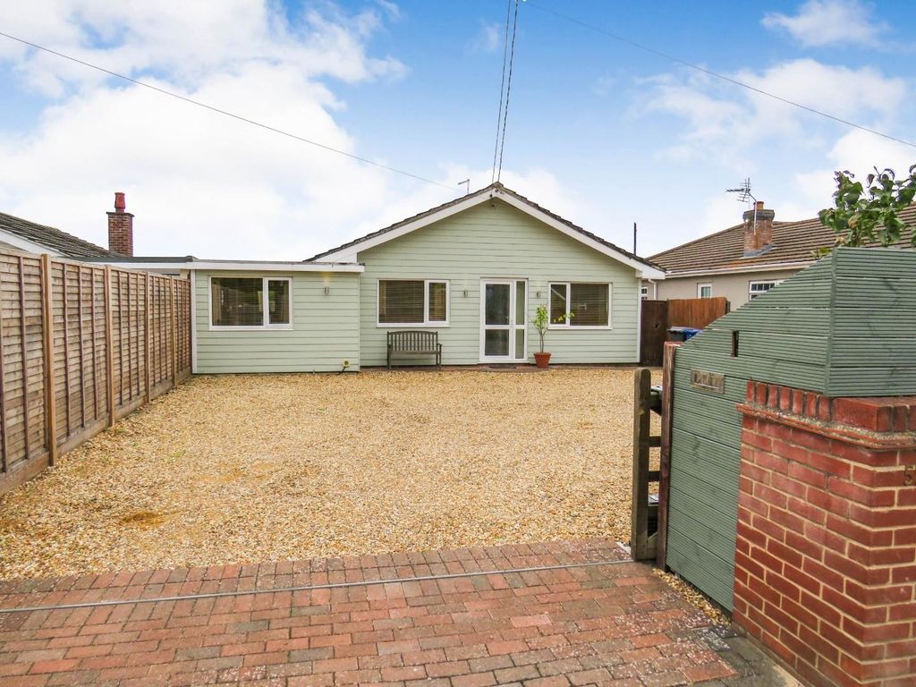 4 bed bungalow for sale in Aspal Lane, Beck Row, Bury St. Edmunds IP28, £350,000