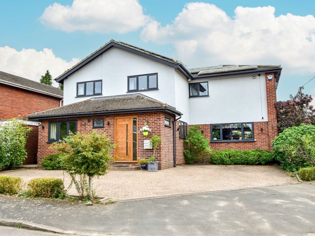 5 bed detached house for sale in Wannions Close, Chesham, Buckinghamshire HP5, £1,050,000