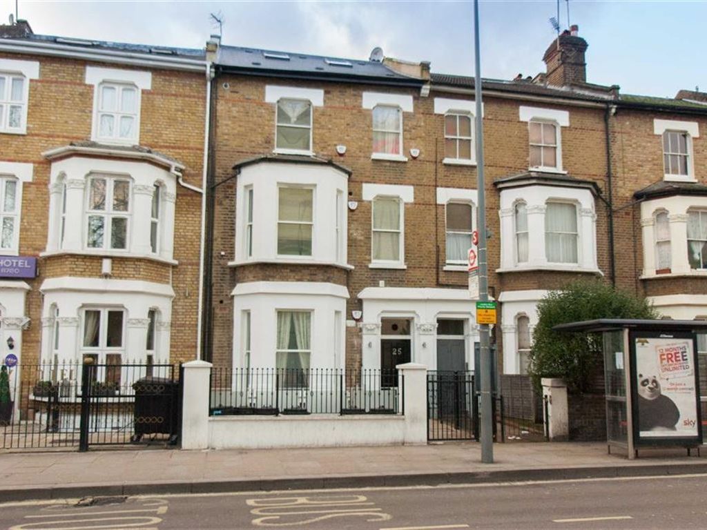 2 bed flat to rent in Wood Lane, London W12, £2,383 pcm