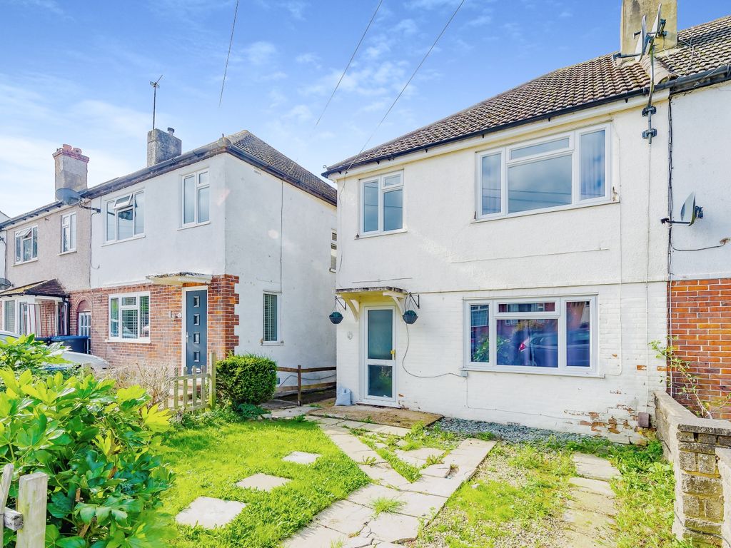 3 bed end terrace house for sale in Alexandra Road, Warlingham, Surrey CR6, £425,000