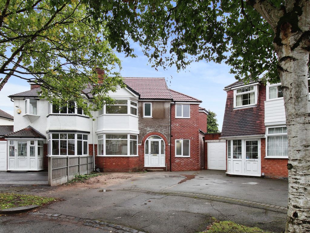 5 bed semi-detached house for sale in Hatchford Avenue, Solihull B92, £470,000