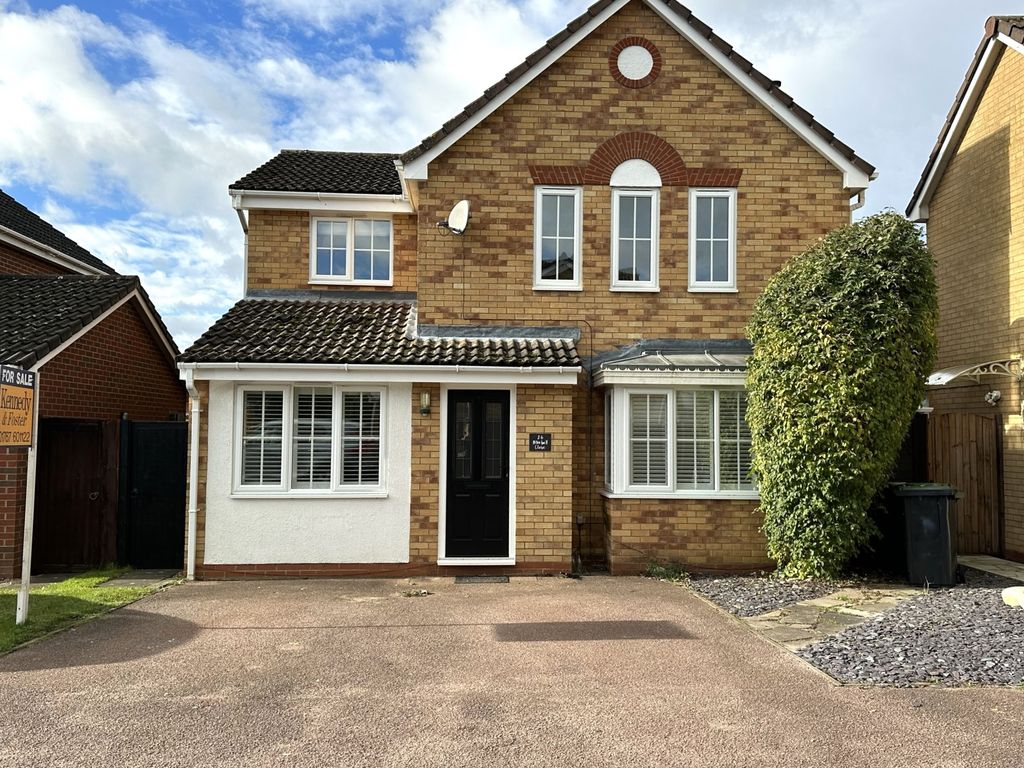 4 bed detached house for sale in Bluebell Close, Biggleswade SG18, £525,000