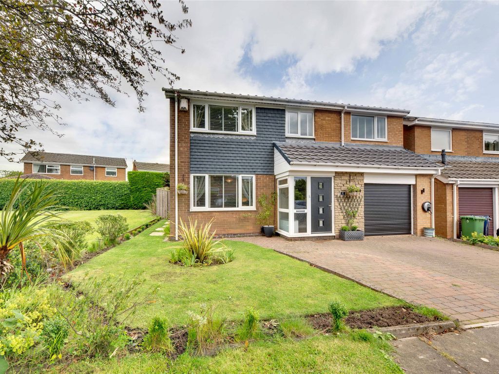 4 bed detached house for sale in Thornley Close, Whickham NE16, £400,000