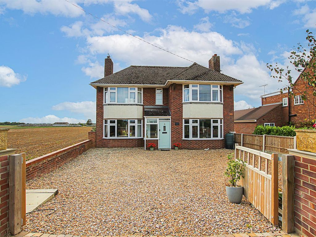 4 bed detached house for sale in Station Road, Isleham, Ely CB7, £550,000