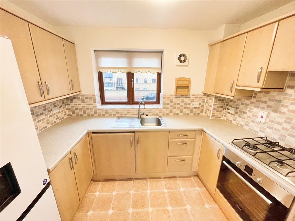 2 bed detached house to rent in Exbury Lane, Westcroft, Milton Keynes MK4, £1,350 pcm