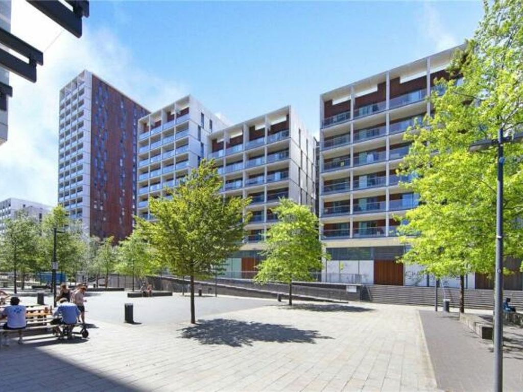 1 bed flat for sale in Roseberry Place, London E8, £495,000