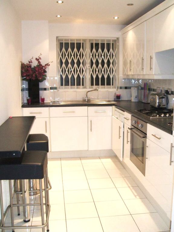 1 bed flat to rent in Great North Way, London NW4, £1,450 pcm