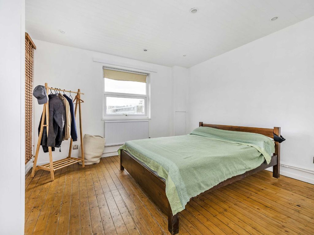 1 bed flat for sale in Samuel Close, Pownall Road, London E8, £420,000