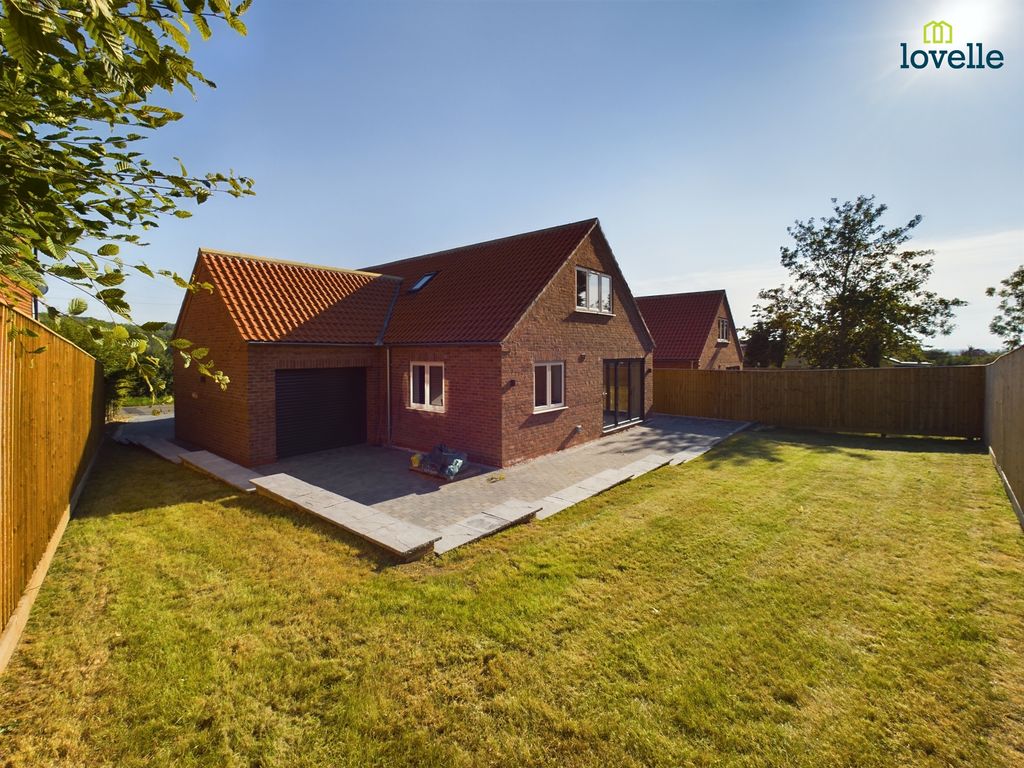 3 bed detached house for sale in Normanby Rise, Claxby LN8, £475,000