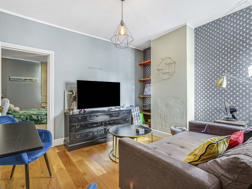 1 bed property for sale in Barnes High Street, Barnes SW13, £1,100,000