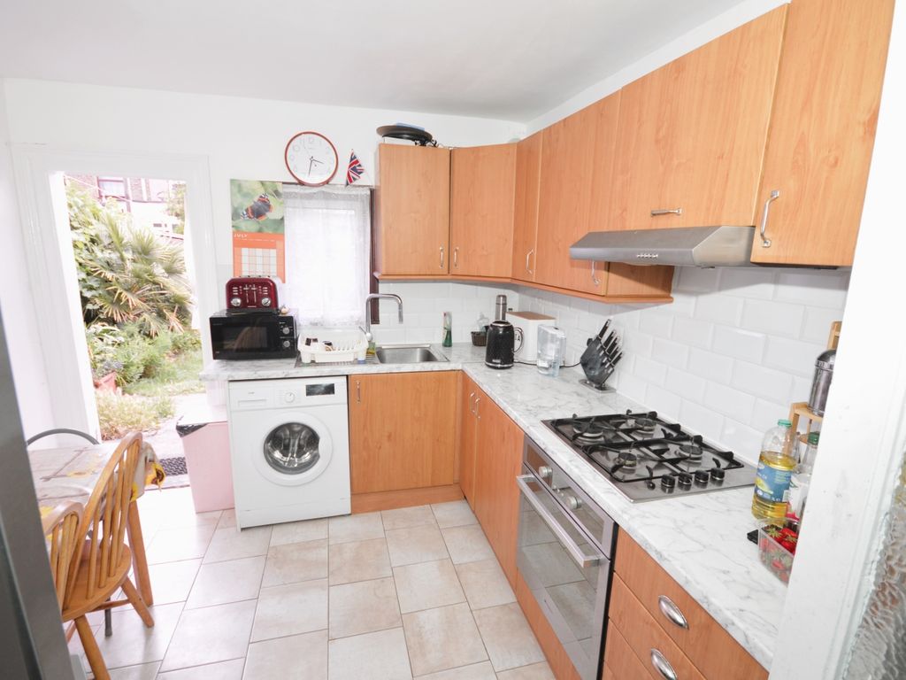 3 bed terraced house for sale in Lawrence Road, London E6, £425,000