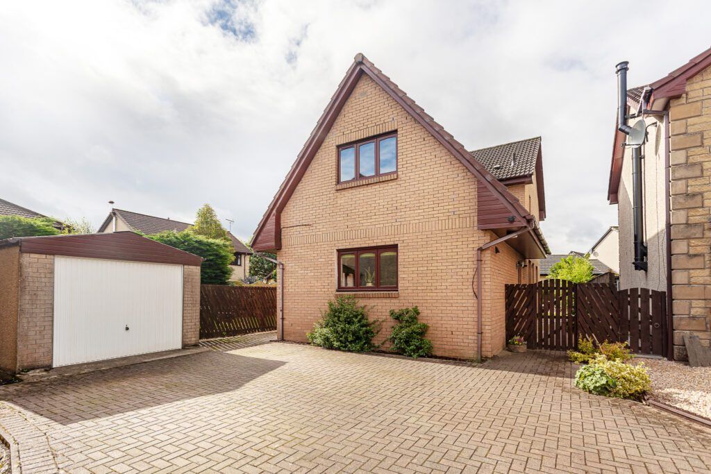 5 bed detached house for sale in Glenorchil View, Auchterarder PH3, £355,000
