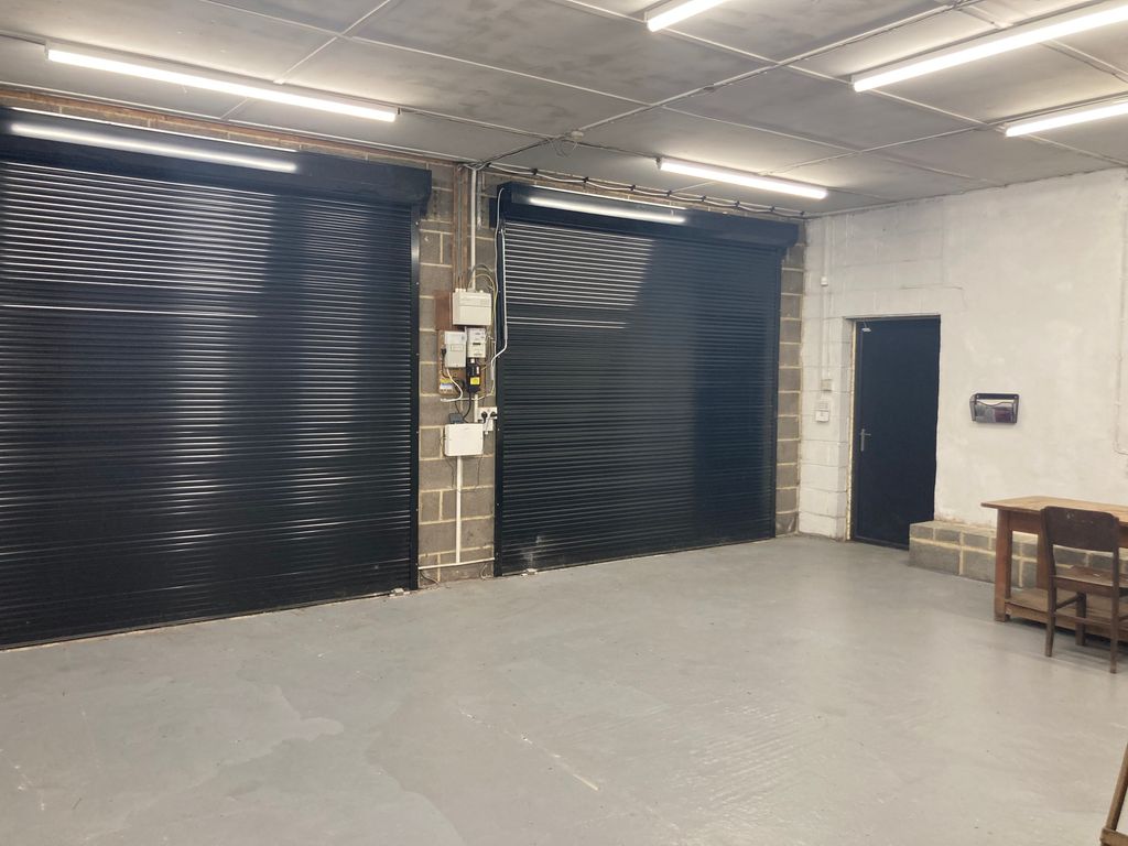 Light industrial to let in Sandford Place, Leeds LS5, £8,000 pa